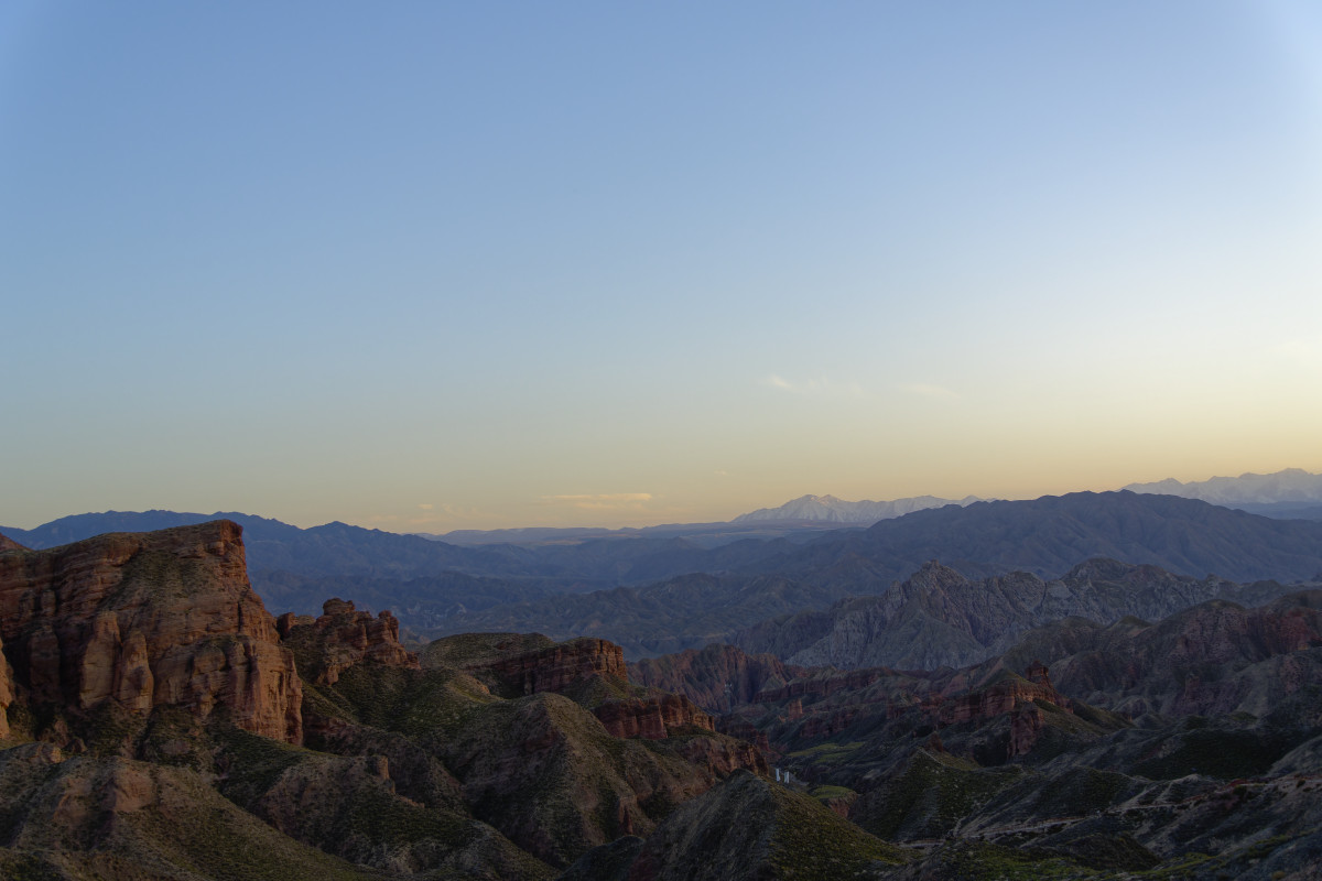 某个丹霞地貌景区